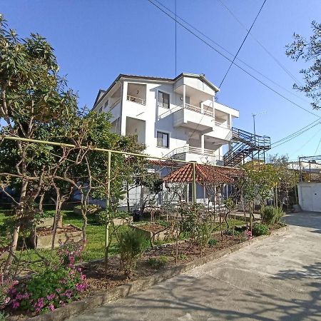 Villa Osmani Durrës Exteriör bild