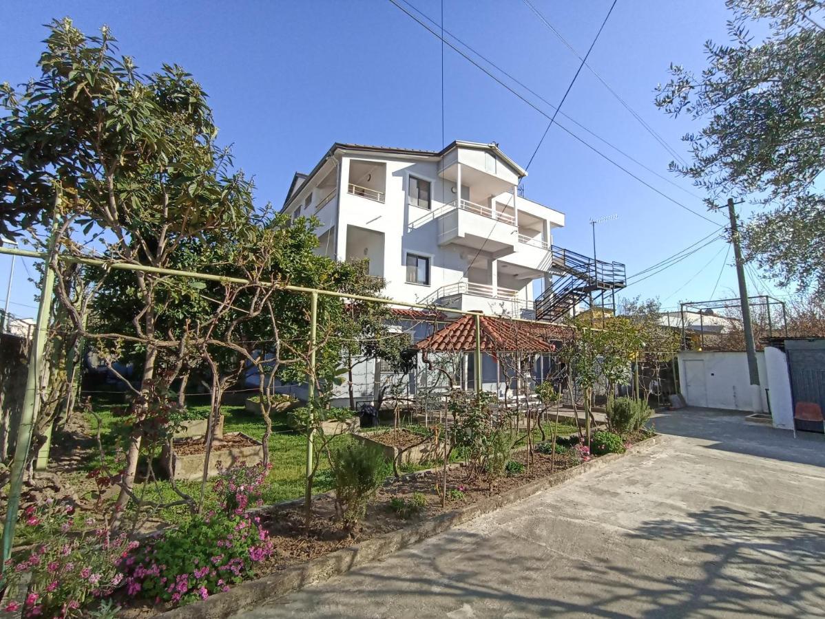 Villa Osmani Durrës Exteriör bild
