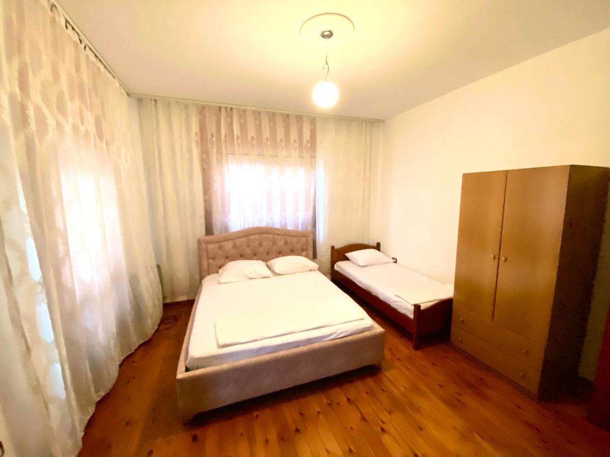 Villa Osmani Durrës Exteriör bild