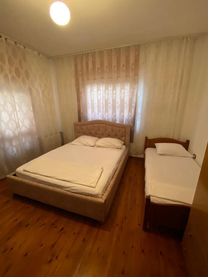Villa Osmani Durrës Exteriör bild