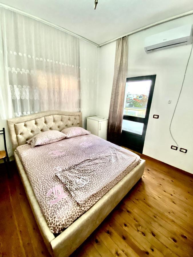 Villa Osmani Durrës Exteriör bild