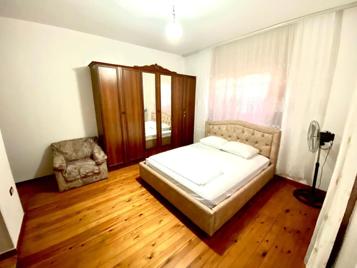 Villa Osmani Durrës Exteriör bild