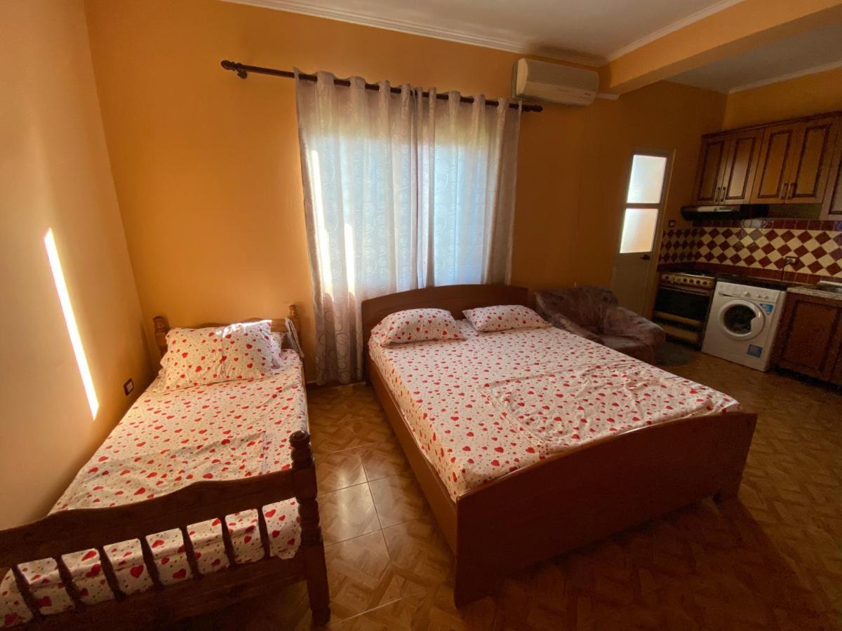 Villa Osmani Durrës Exteriör bild