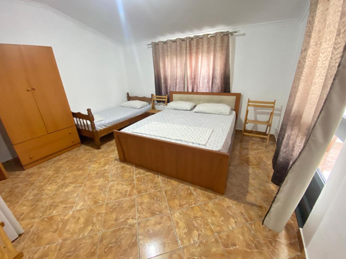 Villa Osmani Durrës Exteriör bild