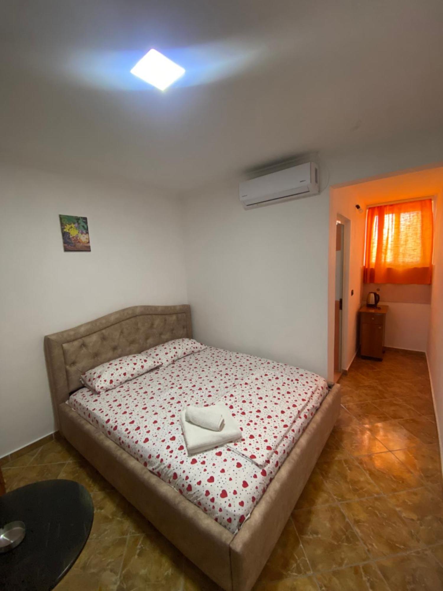 Villa Osmani Durrës Exteriör bild