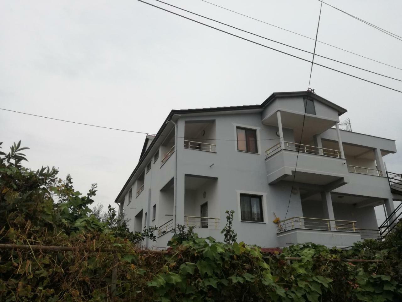 Villa Osmani Durrës Exteriör bild
