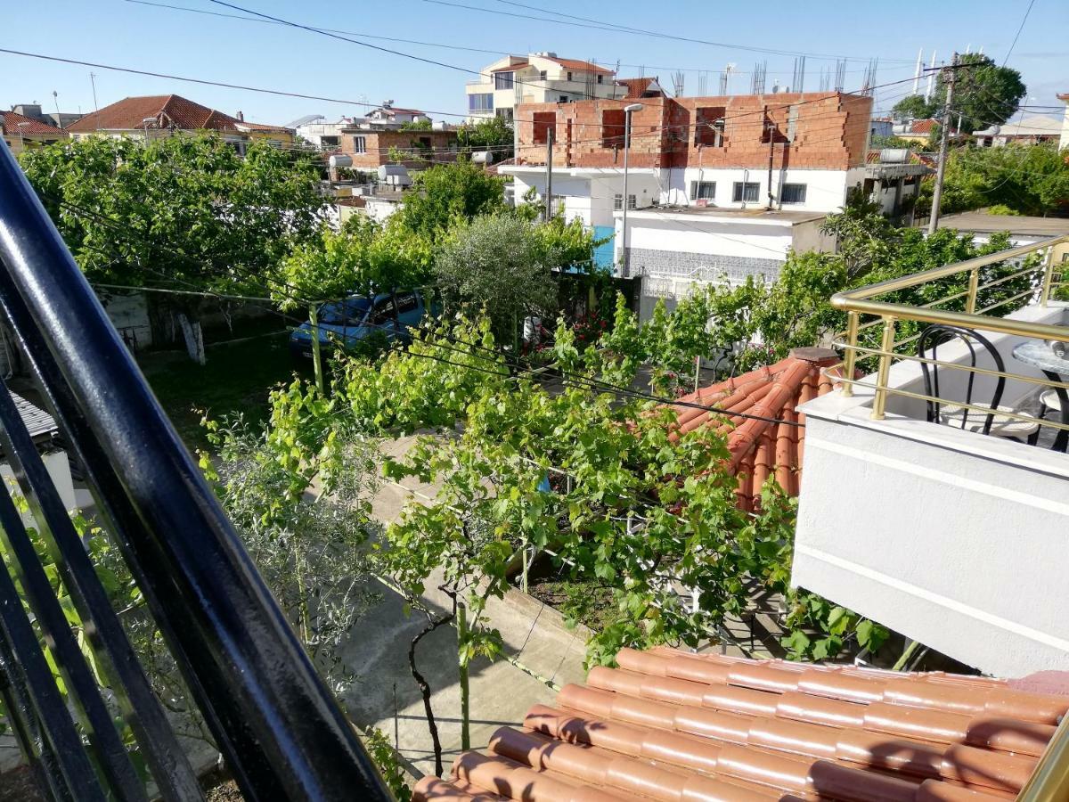 Villa Osmani Durrës Exteriör bild